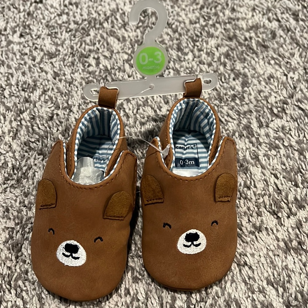 NWT• baby shoes • Carter’s• size 0-3month